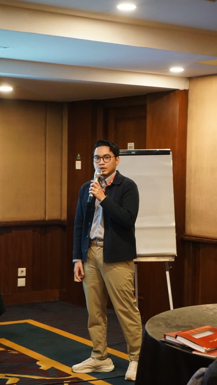 Faisal Sugangga speaking to CITPE participants during a training session